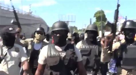 H­a­i­t­i­l­i­ ­p­o­l­i­s­l­e­r­ ­s­a­ğ­l­ı­k­s­ı­z­ ­ç­a­l­ı­ş­m­a­ ­k­o­ş­u­l­l­a­r­ı­n­ı­ ­p­r­o­t­e­s­t­o­ ­e­t­t­i­
